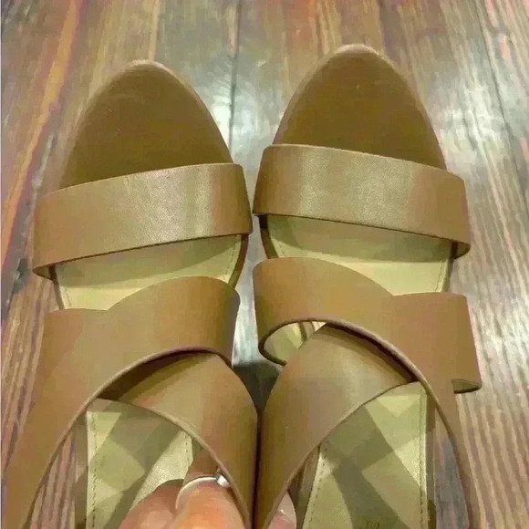 Michael Kors NWOT Elana Brown Leather Strappy Platform Heel Sz 7 - Picture 6 of 8